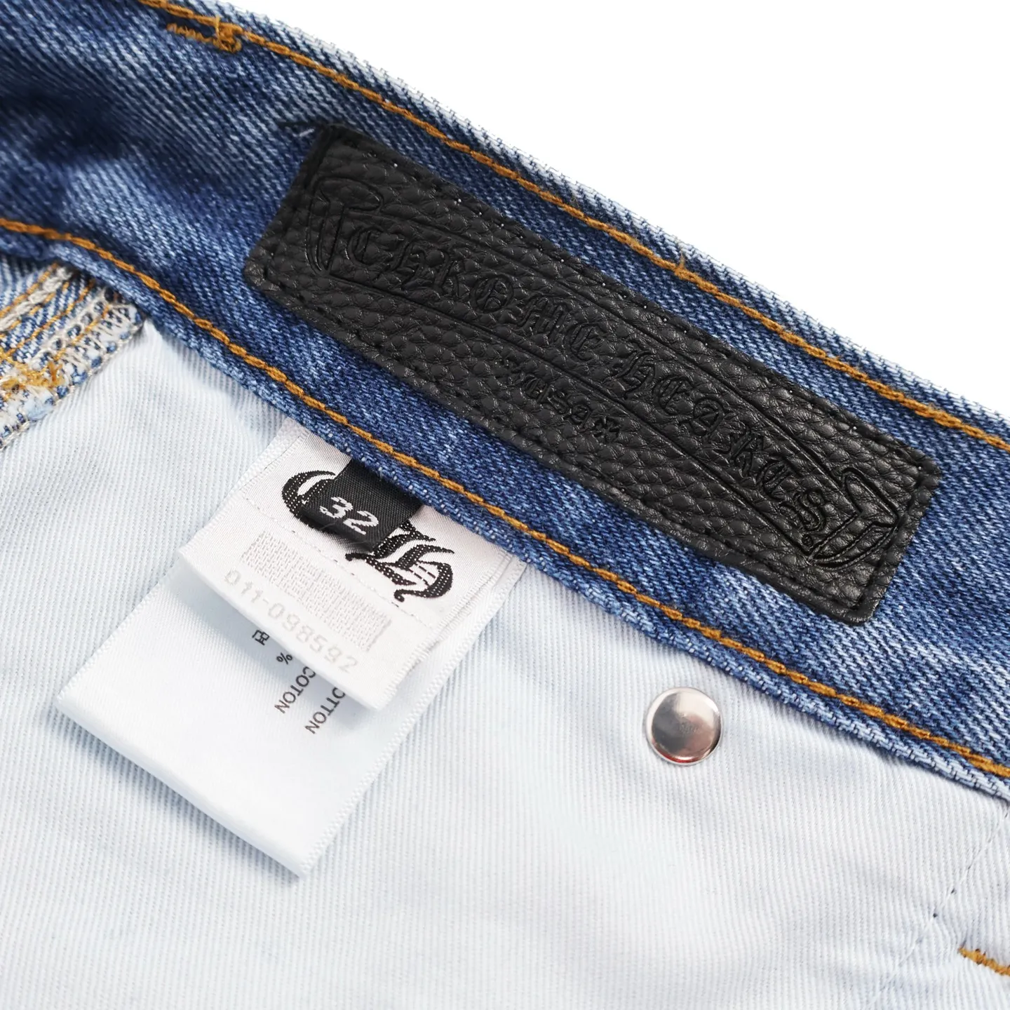 🅿️760 [Exclusive supply] CH Crow Heart Work Jeans are made of twill high-ounce washed denim fabric, exclusive CH-specific logging overalls style (non-Levis Vintage) custom-woven and dyed fabric, and the two-color cross is cowhide + sheepskin (all leather imported from Italy is custom-dyed separately, with consistent texture and no color difference). The stitch length, thread color, and wiring of the car are exactly the same. The inner lining is jacquard, with embroidery on the waist, 925 silver hardware, and heavy-duty washing and manual polishing. Size:32-34-36-38